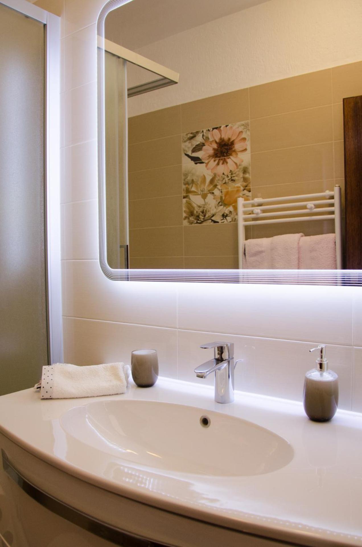 Guesthouse Ruza Сень Экстерьер фото